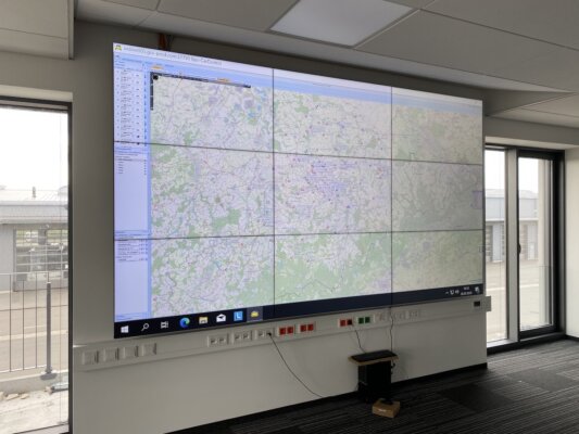 Videowall mit über 400 cm Bildschirmdiagonale