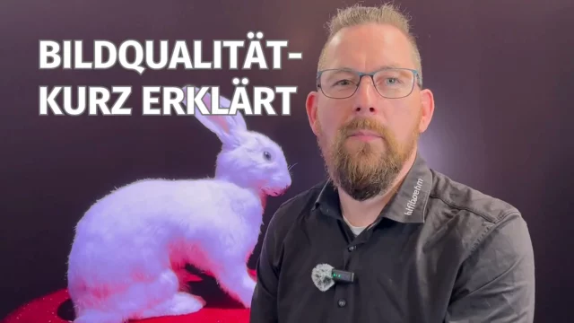#TechnikKurzErklärt – Folge 3:
📺 HD, Full HD, 4K – klingt irgendwie vertraut, aber was steckt eigentlich dahinter? 🧐
In unter 30 Sekunden erklärt – ohne Fachchinesisch.
Alle Fakten zu den Begriffen erfährst du im Video. 💡
Schick das Video an jemanden, der gerade einen neuen Fernseher sucht! 
PS: #räusper #zwinker: hifiboehm erklärt nicht nur Begriffe, sondern berät dich umfassend beim Kauf deiner neuen Technik. Komm vorbei. 🤗
#hifiboehm #technikweltenerleben #technikweltenentdecken #hd #fullhd #4k #uhd #TechnikKurzErklärt #Bildqualität
