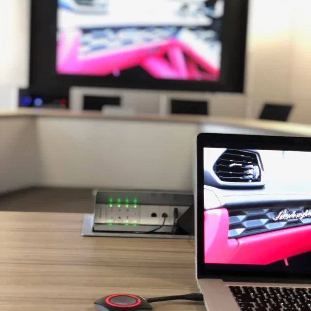 Professionelle Techniklösungen brauchen starke Partner.
Was vor einigen Jahren mit ersten gemeinsamen Projekten begann, ist heute eine Partnerschaft auf Augenhöhe:
Wir sind offizieller Premium-Partner von Sharp/NEC für die Region Vogtland.
Warum das ein echter Gewinn für unsere Kunden ist?
Weil wir dadurch nicht nur auf jahrzehntelange Erfahrung mit professionellen Audio- und Netzwerklösungen zurückgreifen – sondern nun auch im Bereich Bildlösungen mit höchster Qualität und echter Projektexpertise überzeugen können.
📌 Seit über 5 Jahren setzen wir auf Sharp/NEC – bei anspruchsvollen Projekten wie:
• LED-Wänden in Sporthallen
• Großbildsystemen in Kirchen & Konferenzsälen
• Displays für Shopping-Malls & Behörden
• Digital Signage in Schwimmbädern & Museen
• u. v. m.
🔧 Als Premium-Partner bedeutet das konkret:
✔ Exklusive Projektunterstützung von Sharp/NEC
✔ Zugang zu Testgeräten – keine "Katze im Sack" für unsere Kunden
✔ Maßgeschneiderte Lösungen durch unser Know-how
✔ Attraktive Projektpreise, die wir fair weitergeben können
💡 Ob Bild, Ton oder Netzwerkinfrastruktur – bei uns greifen alle Komponenten nahtlos ineinander.
Wir machen Technik erlebbar – zuverlässig, individuell und professionell.
📍 Du planst ein Projekt? Dann sprich mit uns.
Wir liefern dir Lösungen, die funktionieren.
#hifiboehm #technikweltenerleben #technikweltenentdecken #premmiumpartner #bildundton #professionell #sharpNEC #Techniklösungen #beschallung #großbild #indoor #outdoor #medientechnik